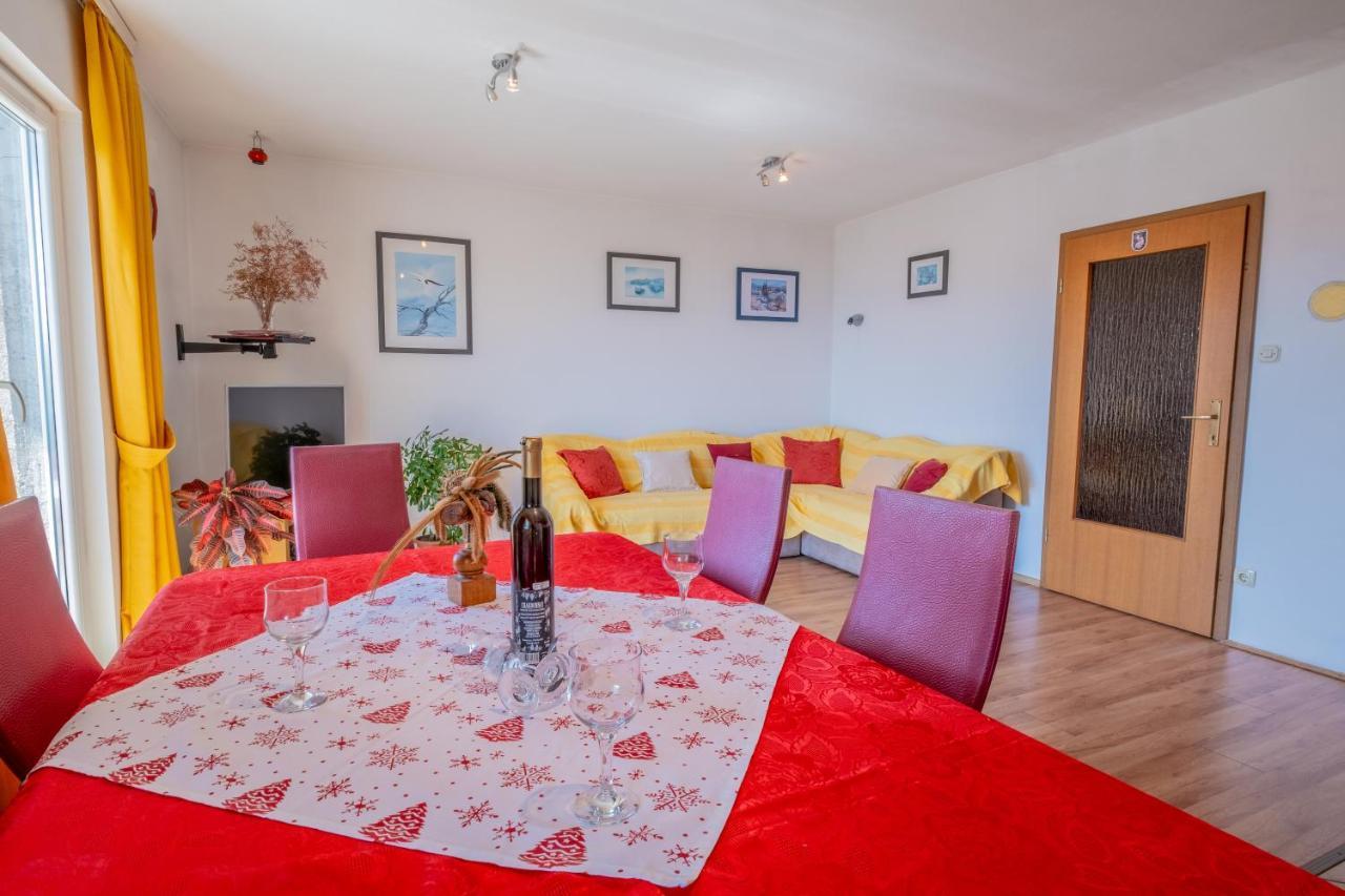 Cozy Apartments With Sea View Novi Vinodolski Exterior foto