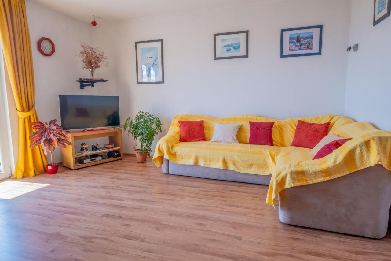 Cozy Apartments With Sea View Novi Vinodolski Exterior foto