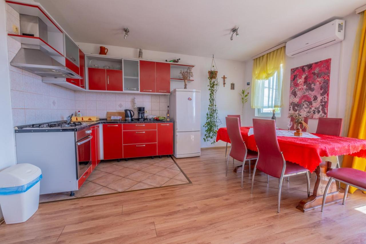 Cozy Apartments With Sea View Novi Vinodolski Exterior foto