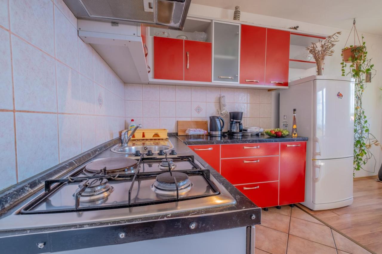 Cozy Apartments With Sea View Novi Vinodolski Exterior foto