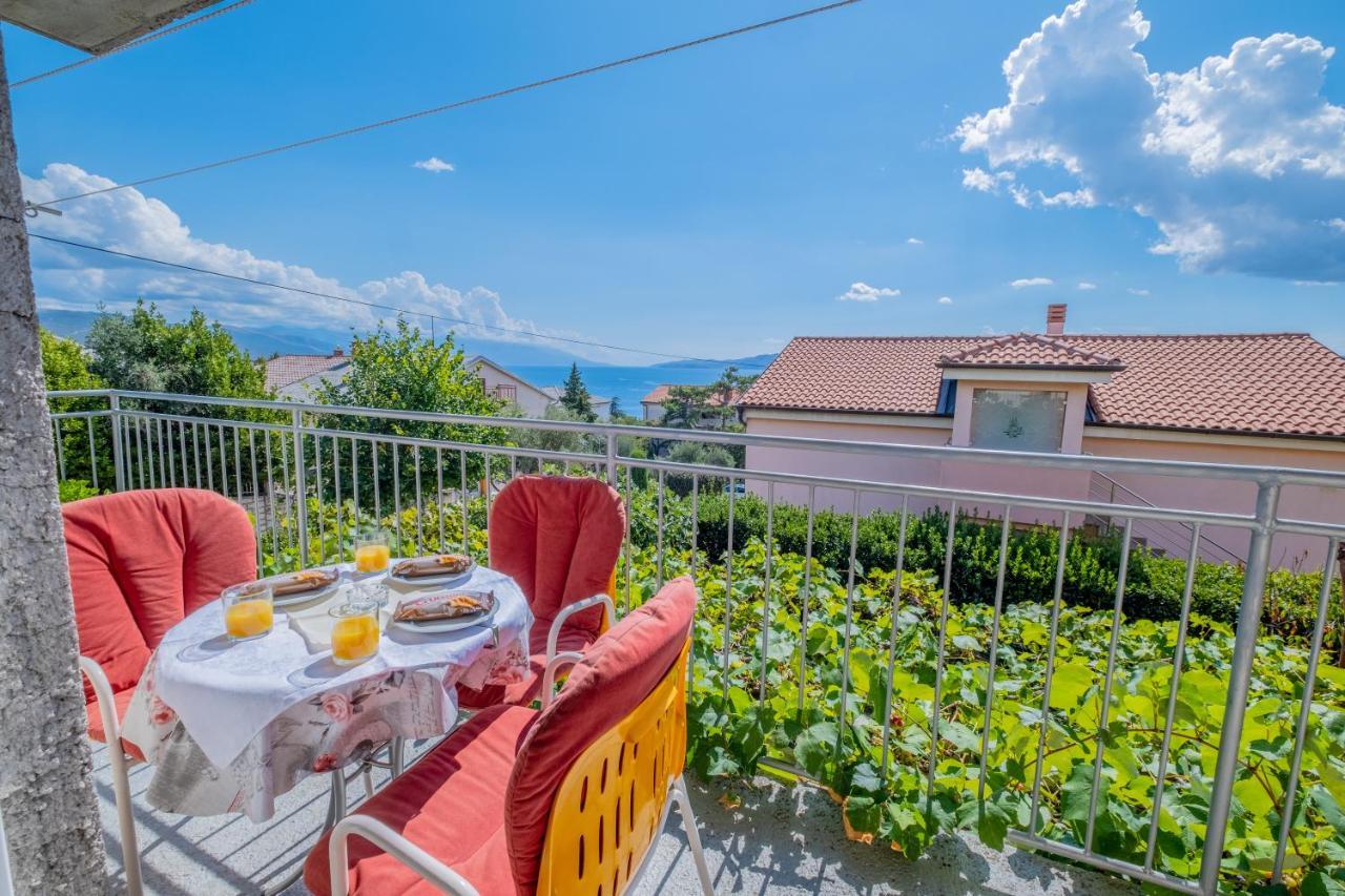 Cozy Apartments With Sea View Novi Vinodolski Exterior foto