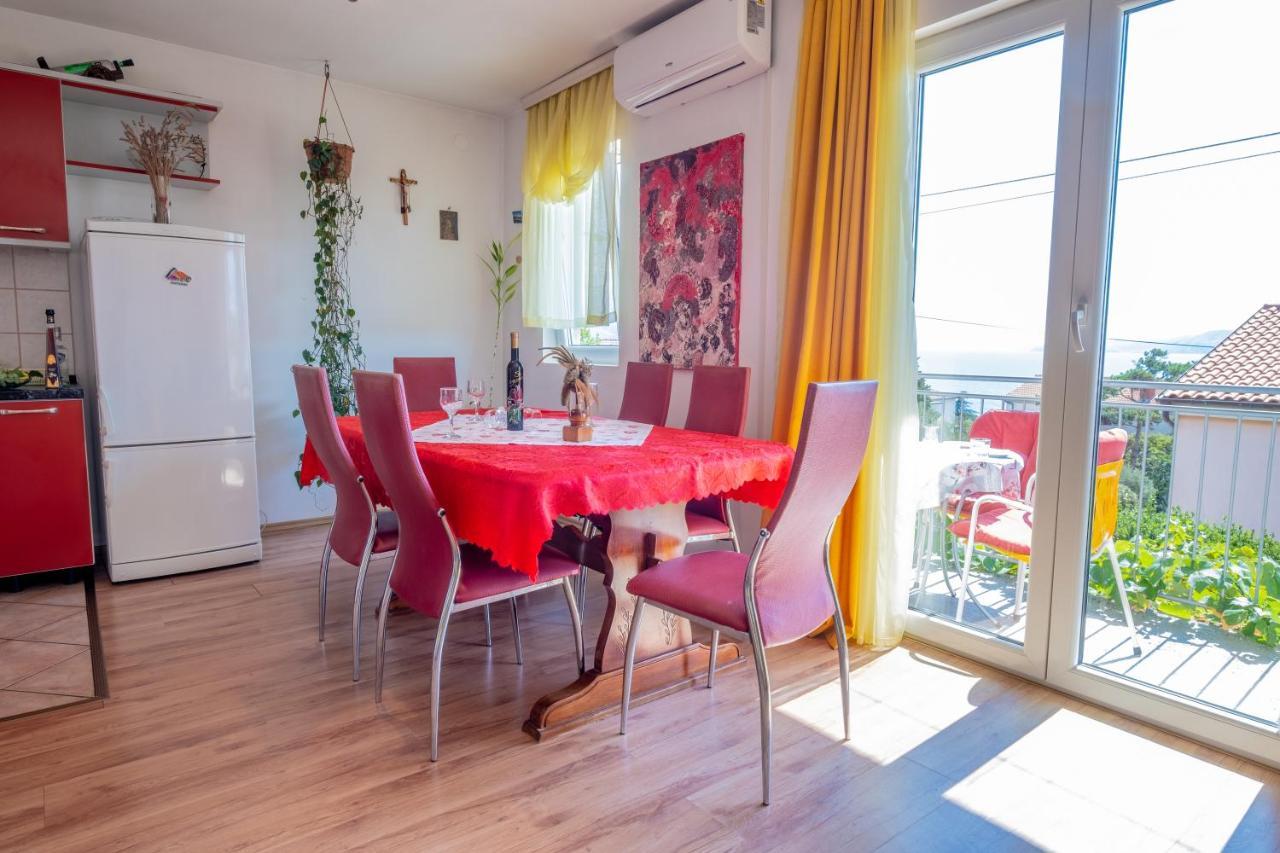Cozy Apartments With Sea View Novi Vinodolski Exterior foto