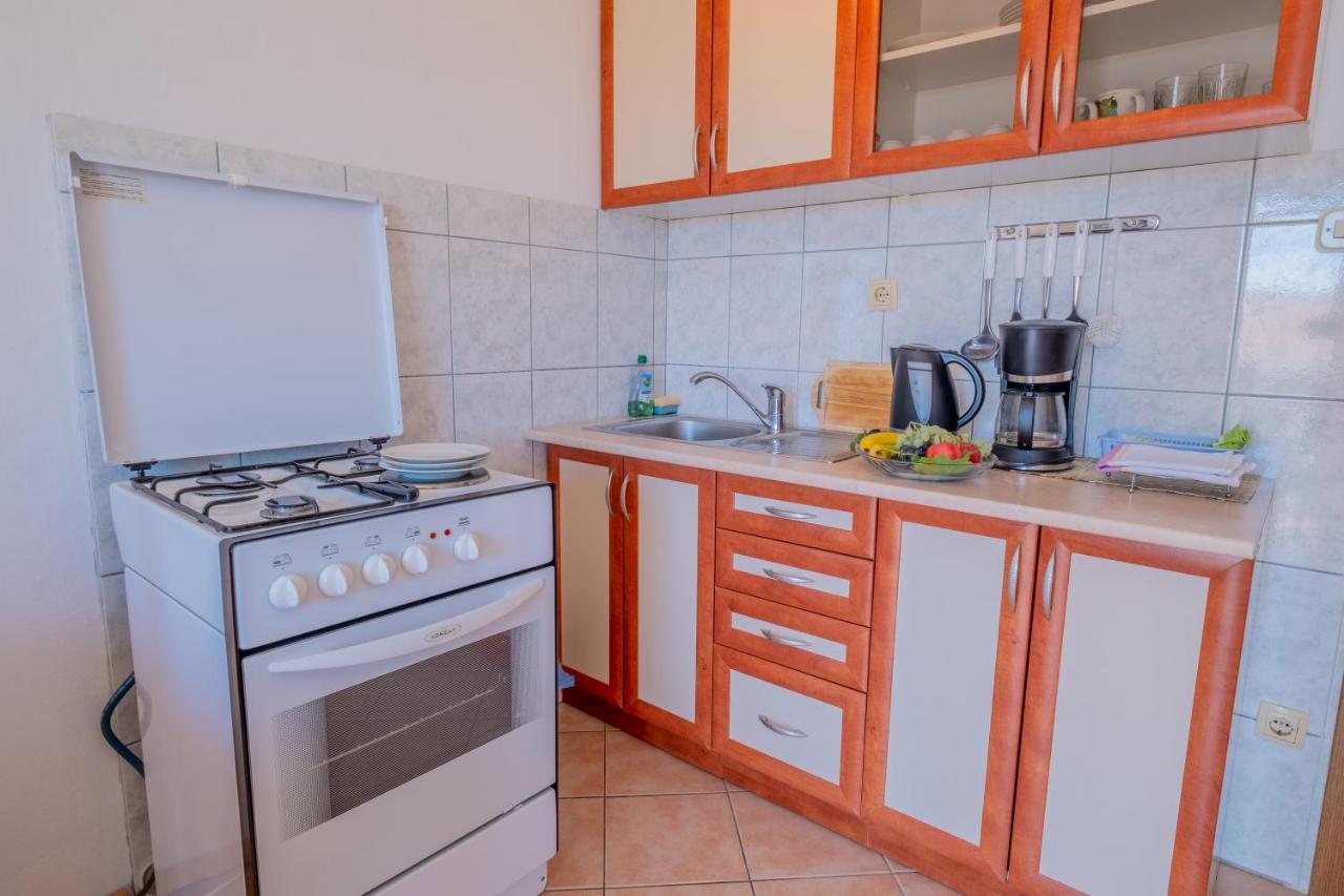 Cozy Apartments With Sea View Novi Vinodolski Exterior foto