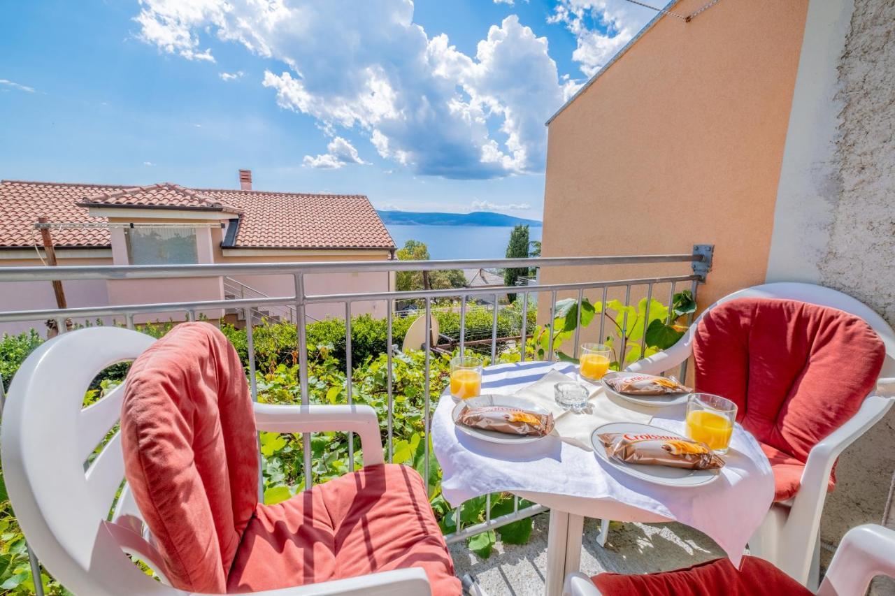 Cozy Apartments With Sea View Novi Vinodolski Exterior foto